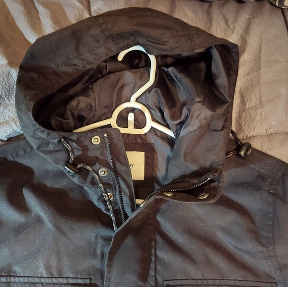 NWOT mens Old Navy lightweight jacket with hood and lots of pockets - Picture 6 of 12